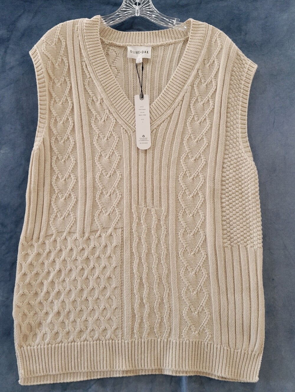 Olive & Oak Cream Cable-Knit V-Neck Sweater Vest